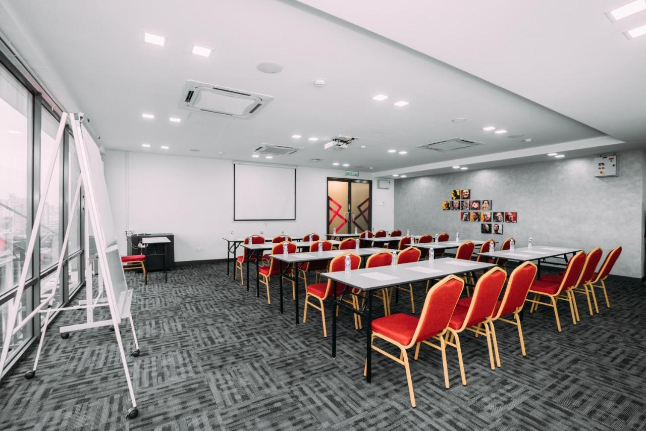 B Lot Hotel Куала Лумпур Екстериор снимка